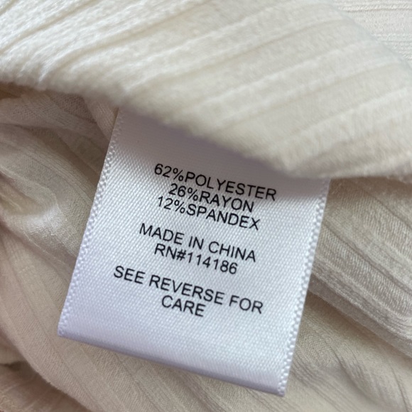 Juicy Couture Ribbed Longsleeve with tiny turtleneck Size Small - Picture 4 of 5